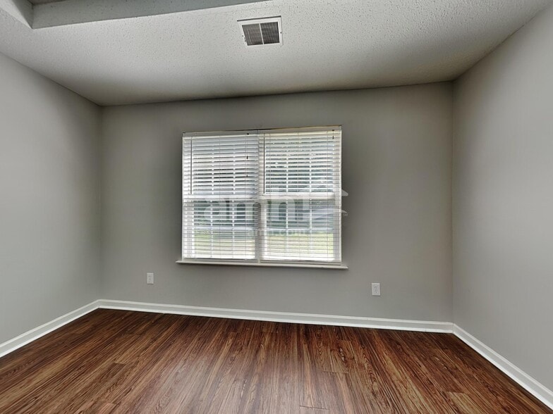 Building Photo - 104 Remington Ct