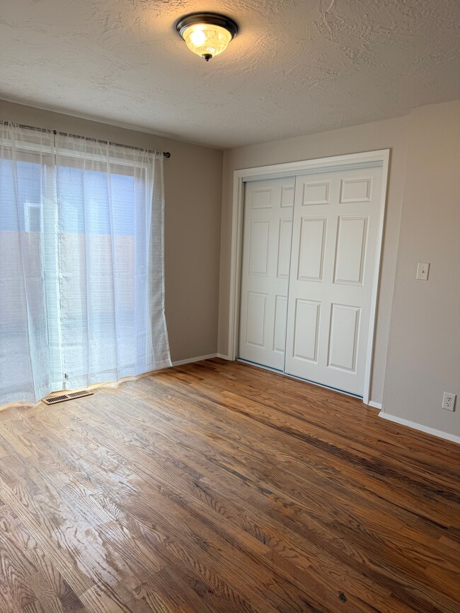 Building Photo - 200 Oregon Terrace