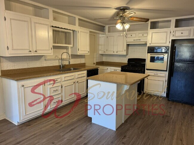 Building Photo - 4 bedroom 2 bath, great neighborhood! One block from TSU football field.