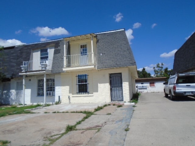 Building Photo - 12052 Beechnut St