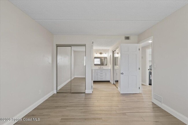 Building Photo - 1145 N Shannon Ave