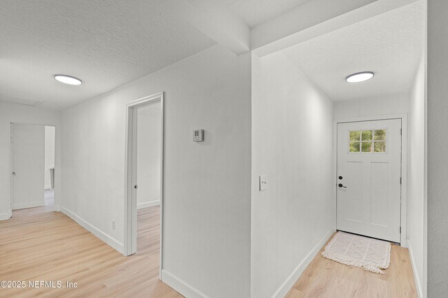 Building Photo - 7059 Tynan Ave