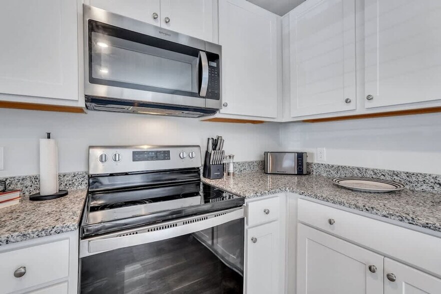 Building Photo - 321 Dogwood Cir