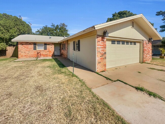 Building Photo - Cozy three bedroom home