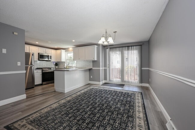 Building Photo - 5 Gleneagle Dr