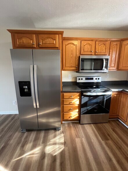 Building Photo - 6121 Upper Hunters Trace