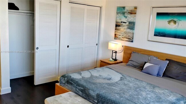 Building Photo - 1500 Bay Rd