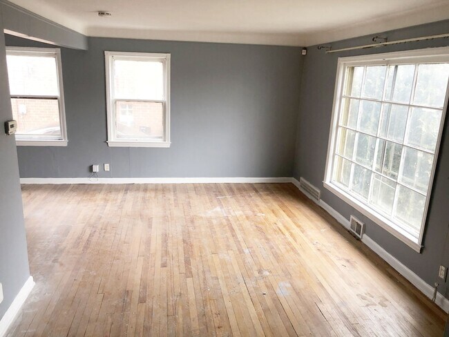 Building Photo - 4 BED 2 BATH SINGLE FAMILY HOME!