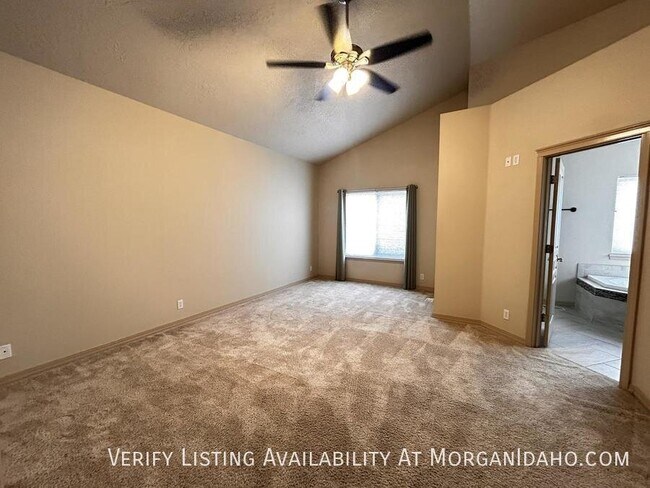 Building Photo - 2330 W Trestle Dr
