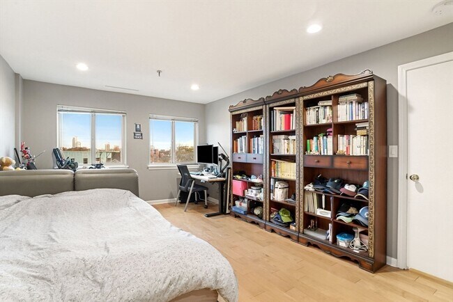 Building Photo - 20 Webster St