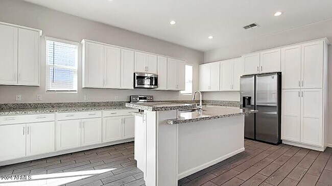 Building Photo - 15733 W Polk St