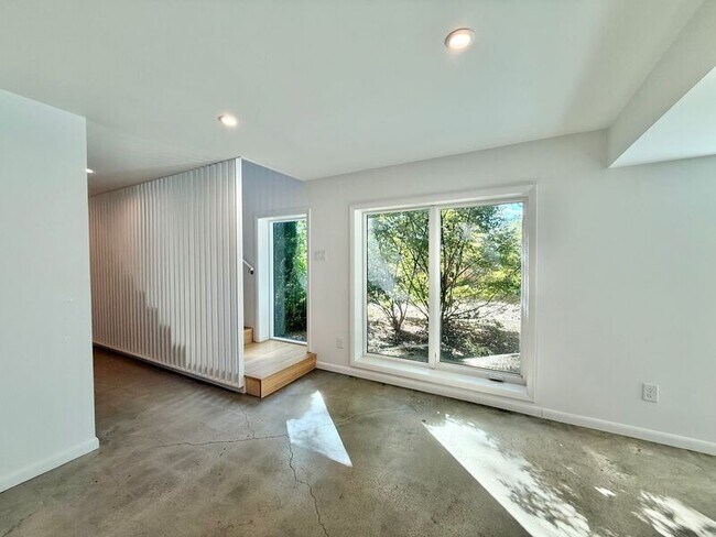 Building Photo - 3322 Ocotea St