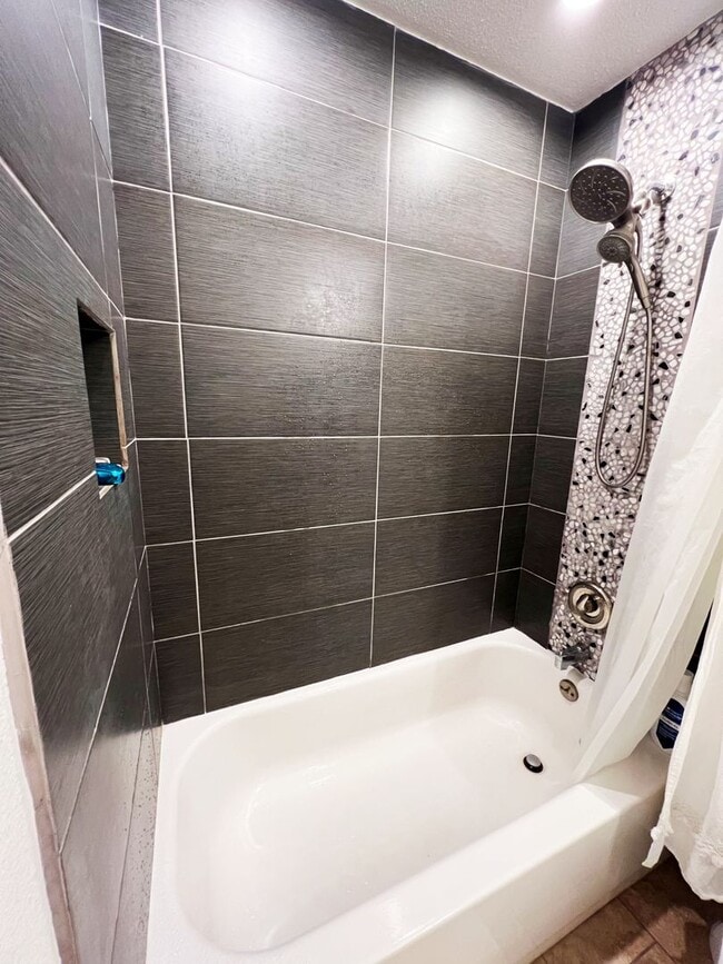 Building Photo - Stunningly Upgraded 3 Bed/2.5 Bath Home