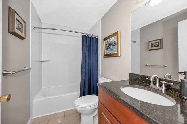 Building Photo - 2410 Skyline Dr