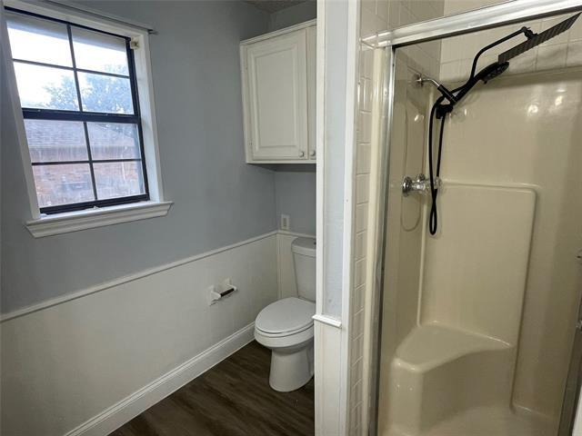 Building Photo - 2111 Meadowview Dr