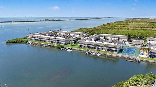 Building Photo - 8828 Bay Pointe Dr