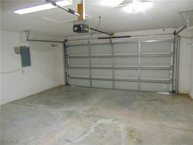 Building Photo - 9012 E Mac Ct