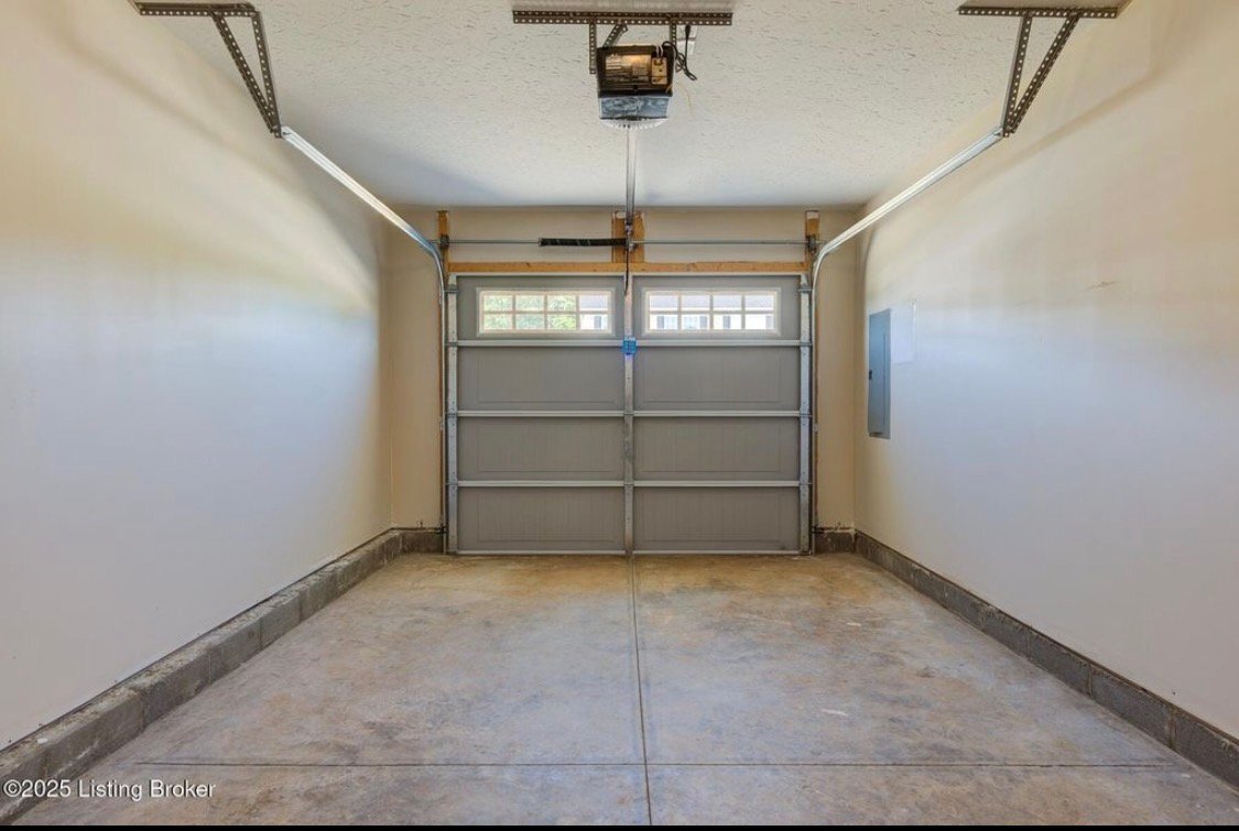 Building Photo - 203 Dixon Cir