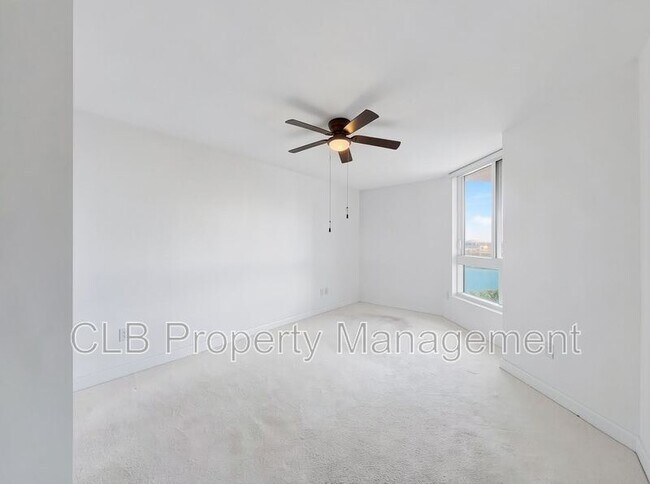 Building Photo - 231 Riverside Dr