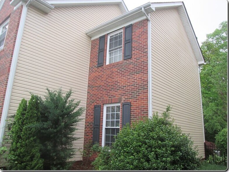 Building Photo - 5820 Kirkwynd Commons Dr