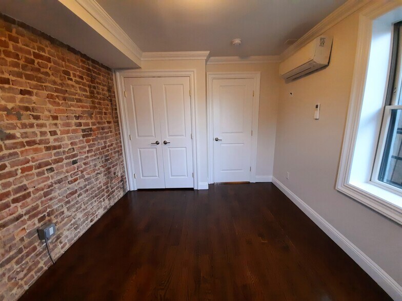 Building Photo - 158 6th St