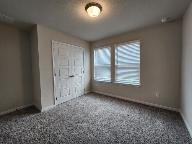 Building Photo - Large 4 Bedroom House in Meyers Landing / Fridge Included / Cute Front Porch / Yard/ CISD