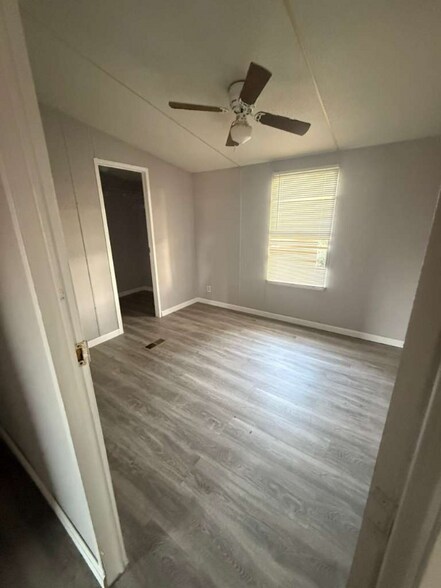 Building Photo - 16853 W Lynbrook