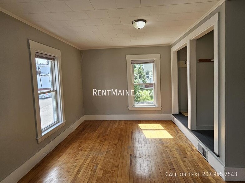 Building Photo - 27 Elm St