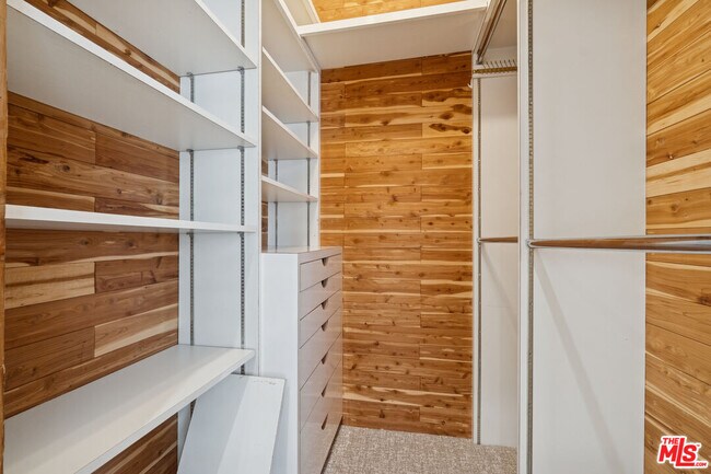 Building Photo - 880 Hilldale Ave