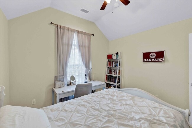 Building Photo - 7305 Oak Leaf Dr