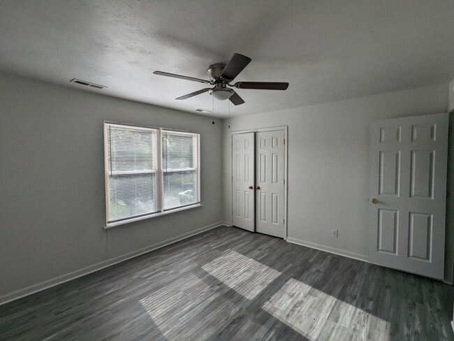 Building Photo - 1214-1214 Transylvania Ave