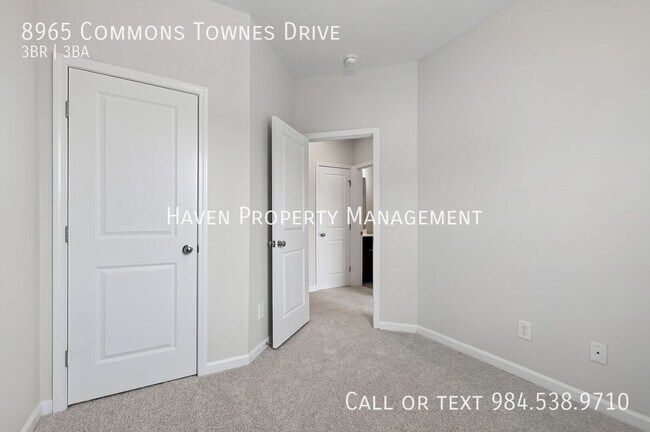Building Photo - 8965 Commons Townes Dr