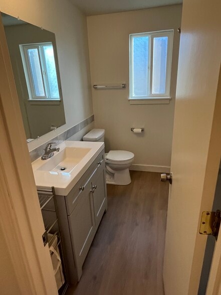 Building Photo - 3335 Willow Ct SE