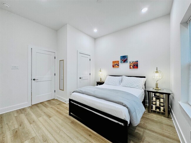 Building Photo - 225 Noras Ln