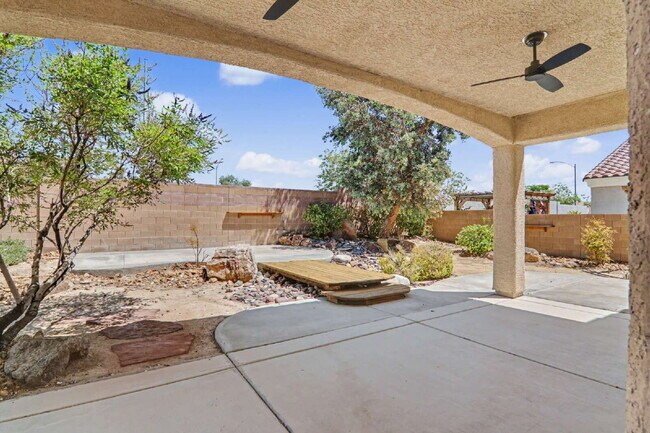 Building Photo - Immaculate 5-Bed, 3-Bath Entertainer’s Home on Over a Quarter Acre in Gated Riverwalk Ranch Manor...