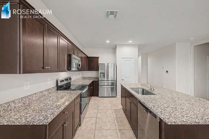 Building Photo - 2431 S 46th St