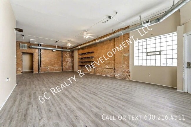 Building Photo - 3328 W Chicago Ave