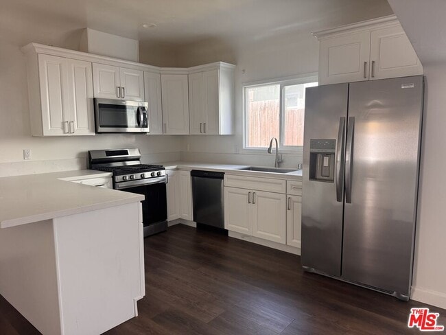 Building Photo - 1325 S Rimpau Blvd