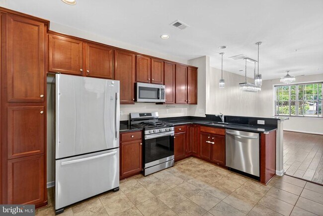 Building Photo - 42563 Highgate Terrace