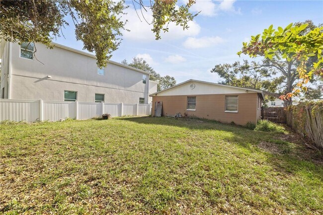 Building Photo - 3631 Anderson Ave