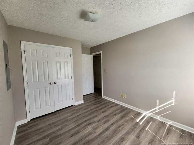 Building Photo - 2908 Rosemeade Dr