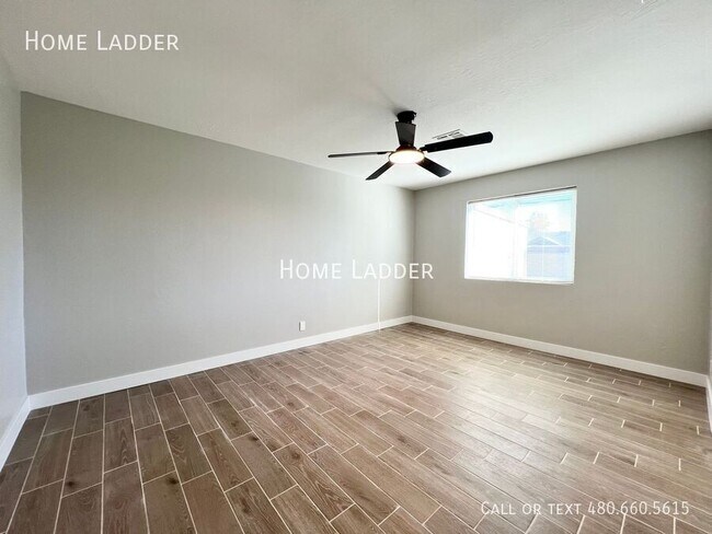 Building Photo - 415 S Lesueur-