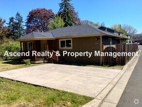 Building Photo - Spacious One Level Open Floor Plan with La...