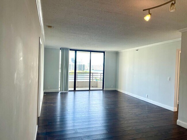 Building Photo - 3300 NE 191st St