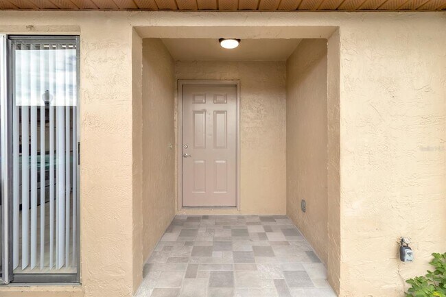 Building Photo - 907 Park Villa Cir