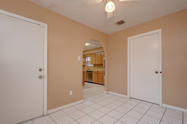 Building Photo - 6030 Gallant Forest Dr