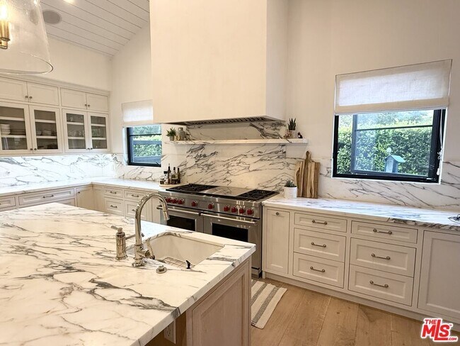 Building Photo - 6025 Paseo Cyn Dr