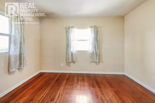 Building Photo - Charming 3-Bedroom Home in Glenview
