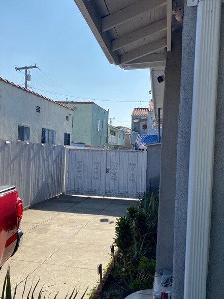 Building Photo - 3606 Santa Ana St