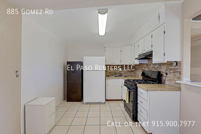 Building Photo - 885 Gomez Rd